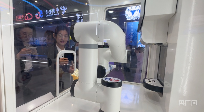 VR技术赋能教育新生态 2023世界VR产业暨元宇宙博览会教育软件亮点纷呈